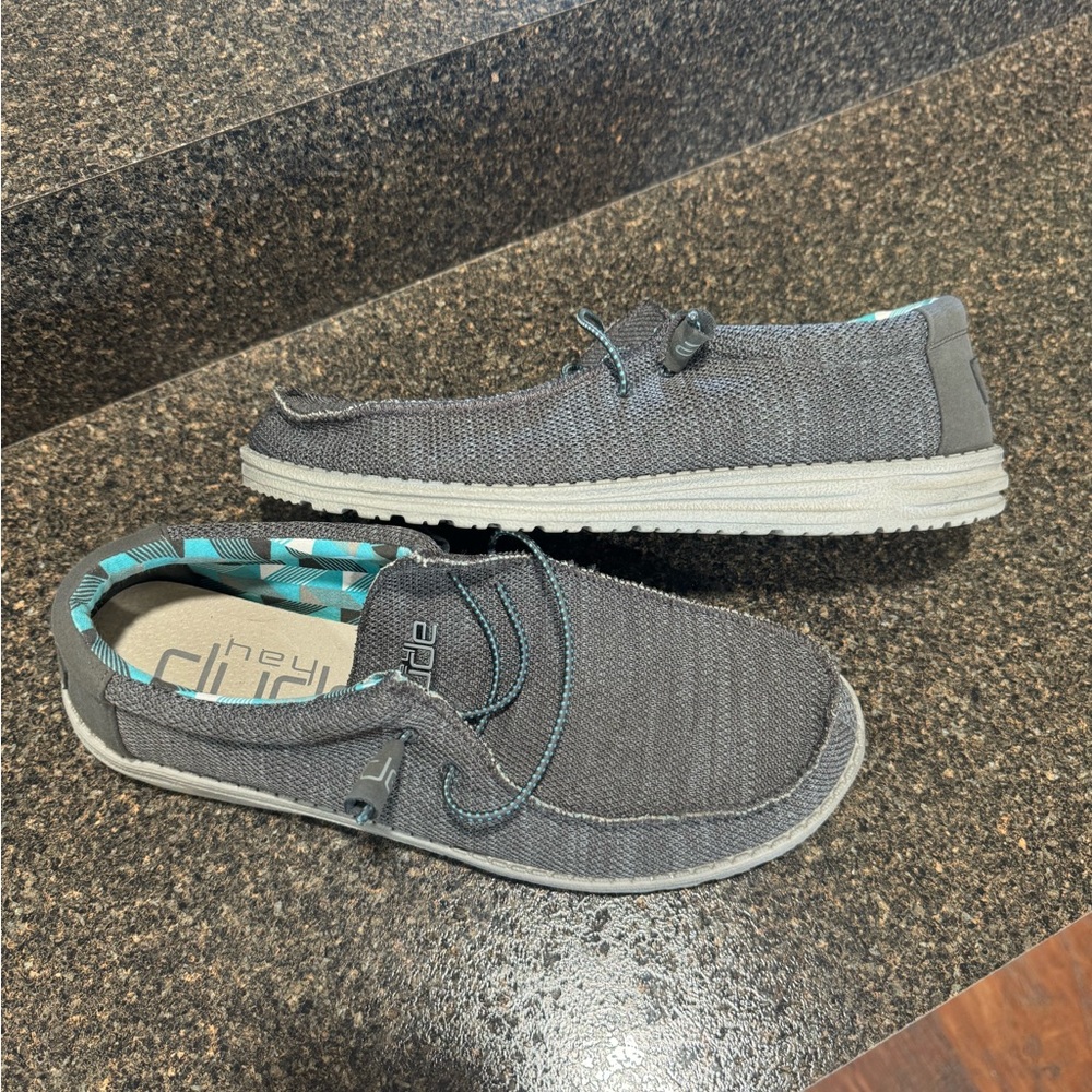 Brand new men’s HEY DUDES GREY/SIZE 11